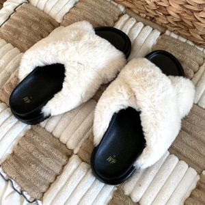 Like New Plush Fluffy Faux Fur Slides Slippers 7.5 38 Outdoor Soles Ivory Black